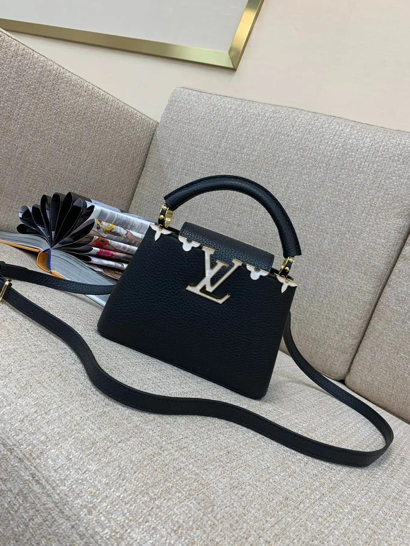 WIS CAPUCINES MINI LOUIS VUITTON 0619